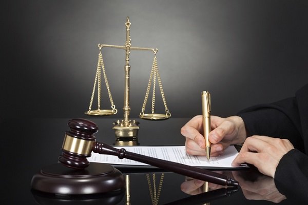 Học luật có khó không? Mọi điều bạn cần biết trước khi lựa chọn