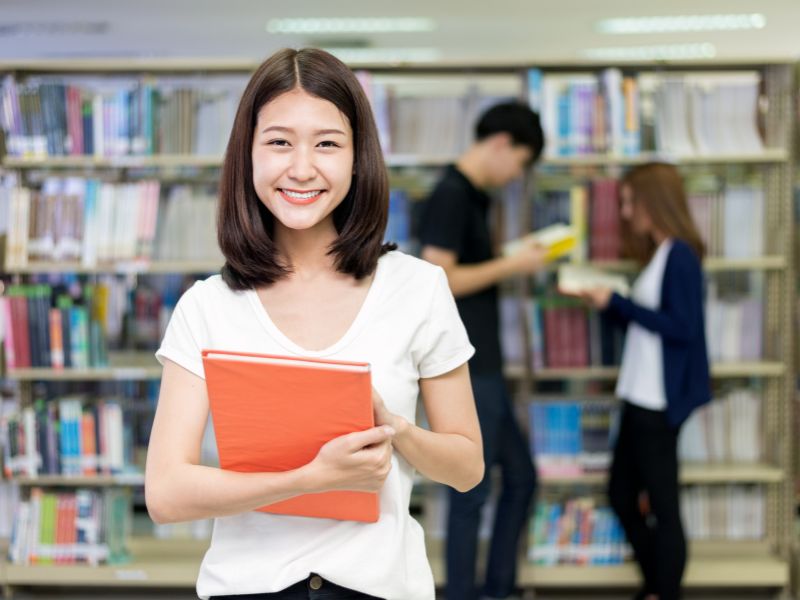 Nên học Logistics hay Thương mại điện tử?