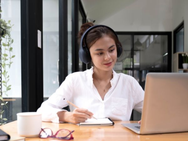 Học đại học từ xa ngành Kế toán có cần lên trường không?