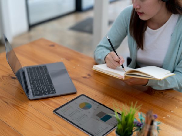 Yếu tố quyết định thời gian học đại học từ xa ngành Kế toán?