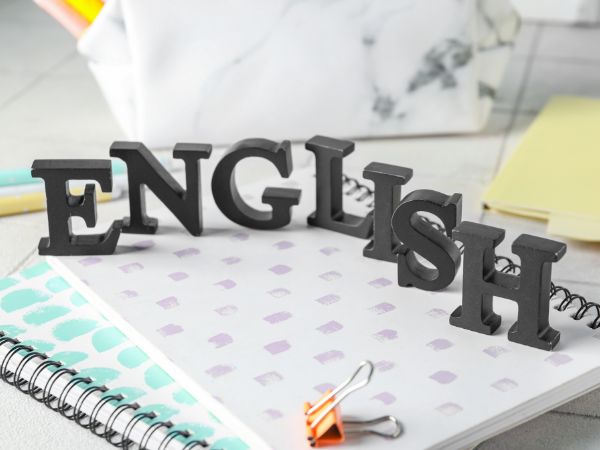 Các Chuyên Ngành Ngôn Ngữ Anh: Hướng Đi Nào Phù Hợp Với Bạn?