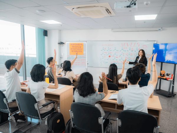 Học Ngành Ngôn Ngữ Anh Cần Kỹ Năng Gì? 6 Năng Lực Cốt Lõi